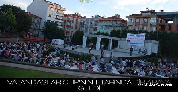 Vatandaşlar Chp'nin İftarında Bir Araya Geldi