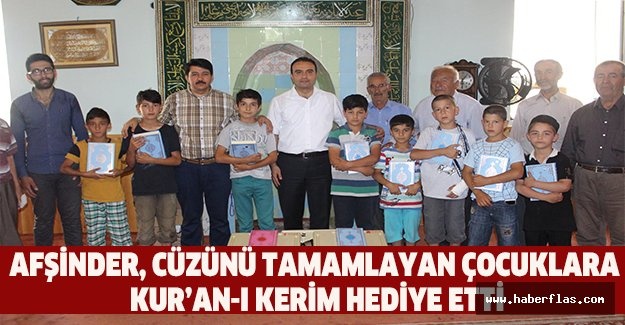Afşinder, cüzünü tamamlayan çocuklara Kur’an-ı Kerim hediye etti
