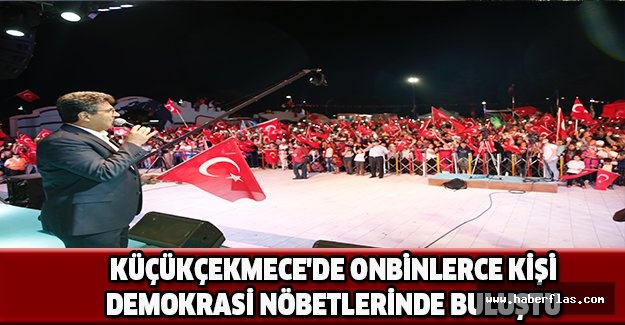 KÜÇÜKÇEKMECE'DE ONBİNLERCE KİŞİ DEMOKRASİ NÖBETLERİNDE BULUŞTU