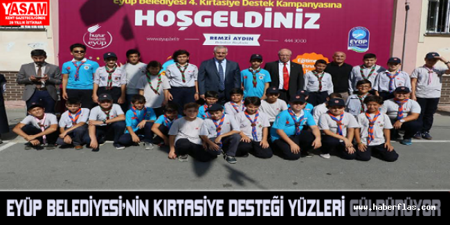 Eyüp Belediyesi'nin kırtasiye desteği yüzleri güldürüyor
