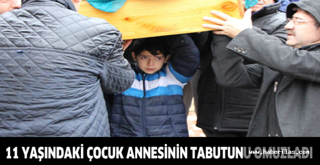 11 yaşındaki çocuk annesinin tabutunu omuzladı