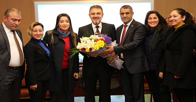 tebrik ve ziyaretleri kabul etmeye başladı