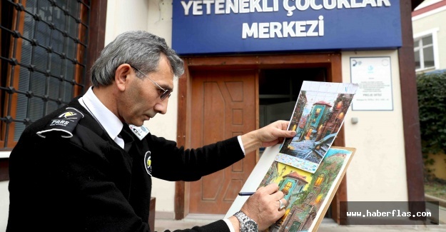 Resim öğrencilerini izleyerek ressam oldu