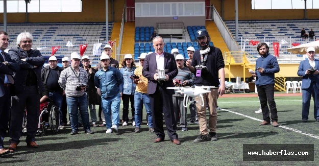 Down Sendromlulardan nefes kesen drone gösterisi