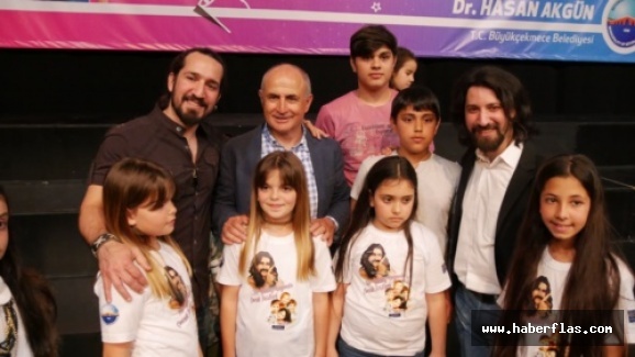 Çocuklar ’Barış Abi’lerinin şarkılarını seslendirdi