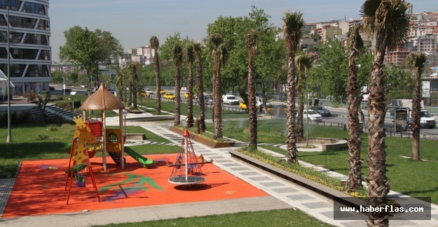 ÇOCUKLAR PARKLARDA GÜVENLE OYNUYOR