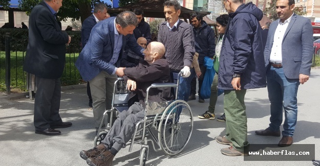 İBB, yaşlı, kimsesiz ve hasta vatandaşları hastane bahçesine bırakıp kaçtı!