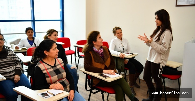 ONLARCA BRANŞTA, YÜZLERCE VATANDAŞ KURS ALIYOR