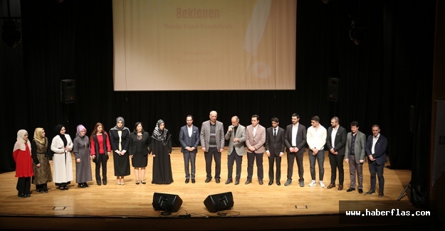 SINIFTAN SAHNEYE ŞİİRLER