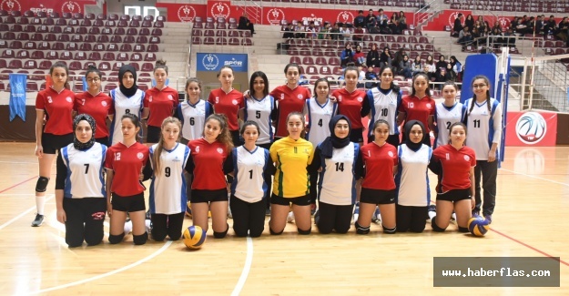 VOLEYBOL MÜSABAKALARI SONA ERDİ