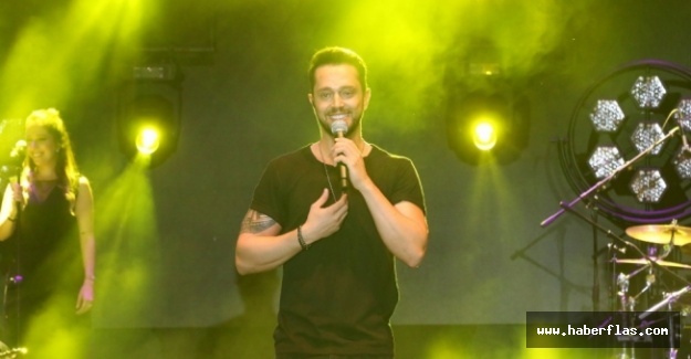 40 binden fazla kişiye konser verdi