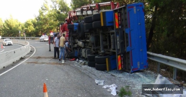 Muğla’da karayolu 3 saat trafiğe kapandı