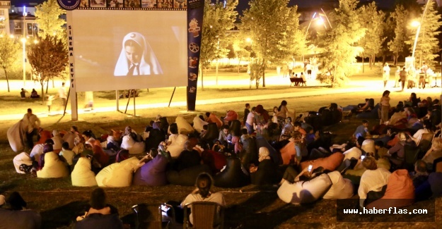 Yıldızlar Altında Sinema Keyfi