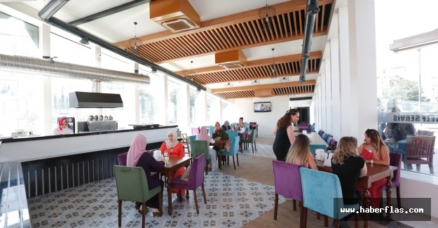 Bu Cafe Erkeklere Yasak