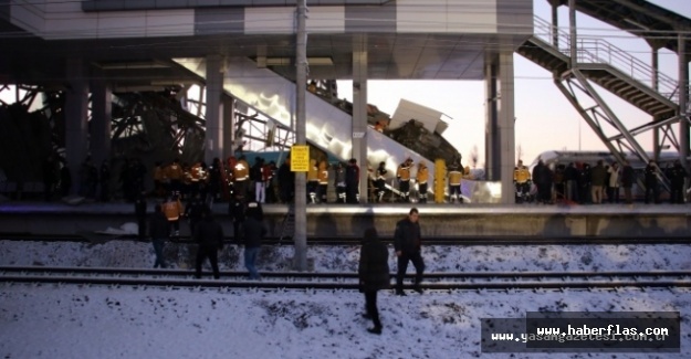 Ankara'da yüksek hızlı tren banliyö treni ile çarpıştı