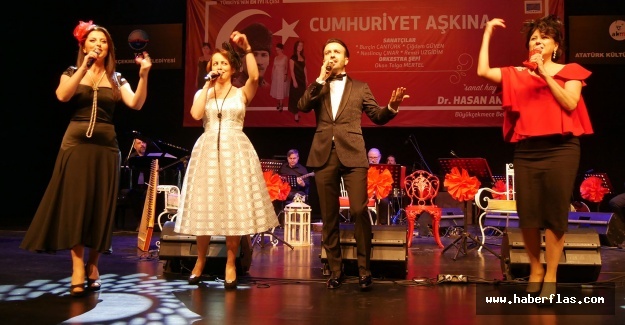 Büyükçekmece’de şarkılar “Cumhuriyet Aşkına” söylendi