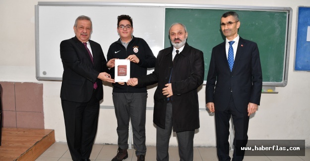 Kitap İnsanı, İnsan Dünyayı Değiştirir.