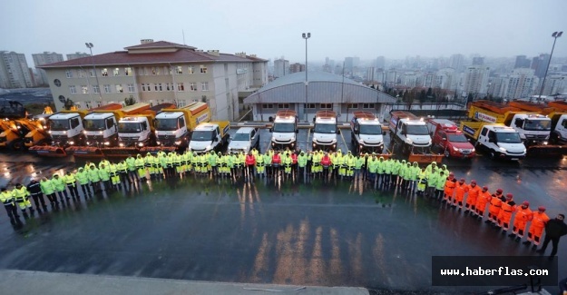KÜÇÜKÇEKMECE’DE 7/24 KAR MESAİSİ