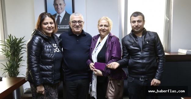 Başkan Akgün, Samet’in dürüstlüğünü karşılıksız bırakmadı