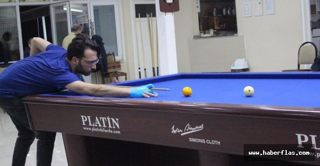 Bilardo Turnuvası Başkan Gençtürk'ün Vuruşuyla Başladı