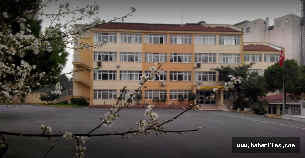 Lise bahçesinde düğün!