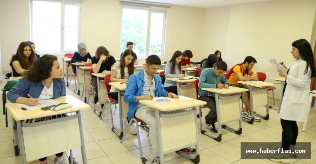 Ders Ve Etüt Desteğiyle 220 Aday Üniversiteye Yerleşti