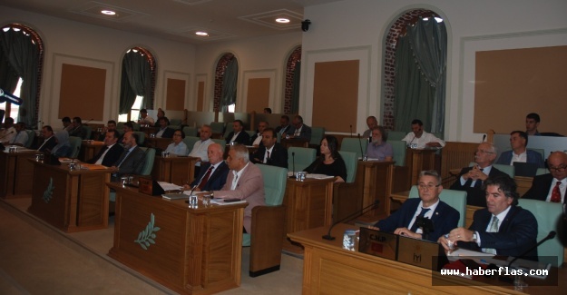 CHP’li Zeytinburnu meclis üyelerinden Ömer Arısoy’a, “Peş keşe dur de”