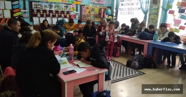 Ailemle okuyorum projesi devam ediyor