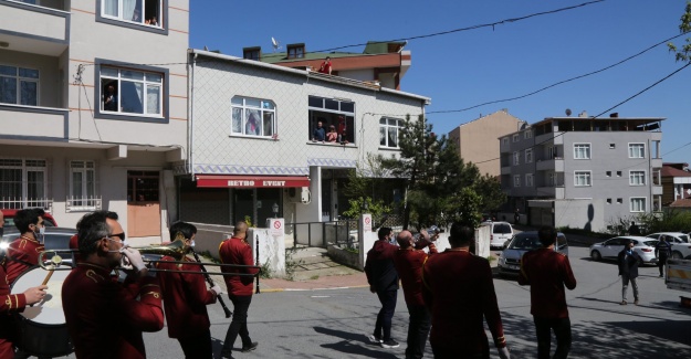 Eyüpsultan Belediyesi’nden “Evde Kalanlara” Moral Konseri