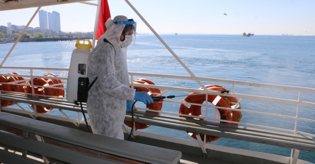 İskele ve Deniz Ulaşım Araçları, Kartal Belediyesi Ekiplerince Dezenfekte Edildi