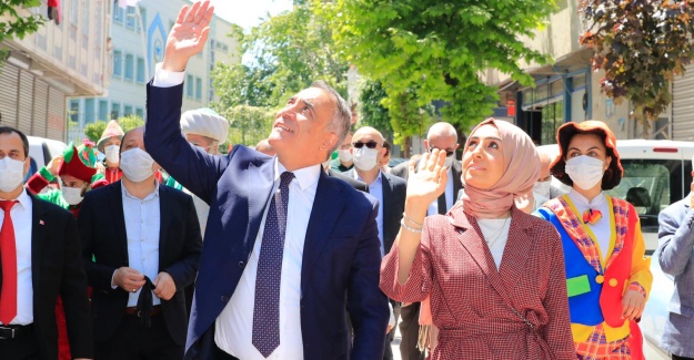 Sultangazi Sokaklarında Rengarenk Bayram Coşkusu