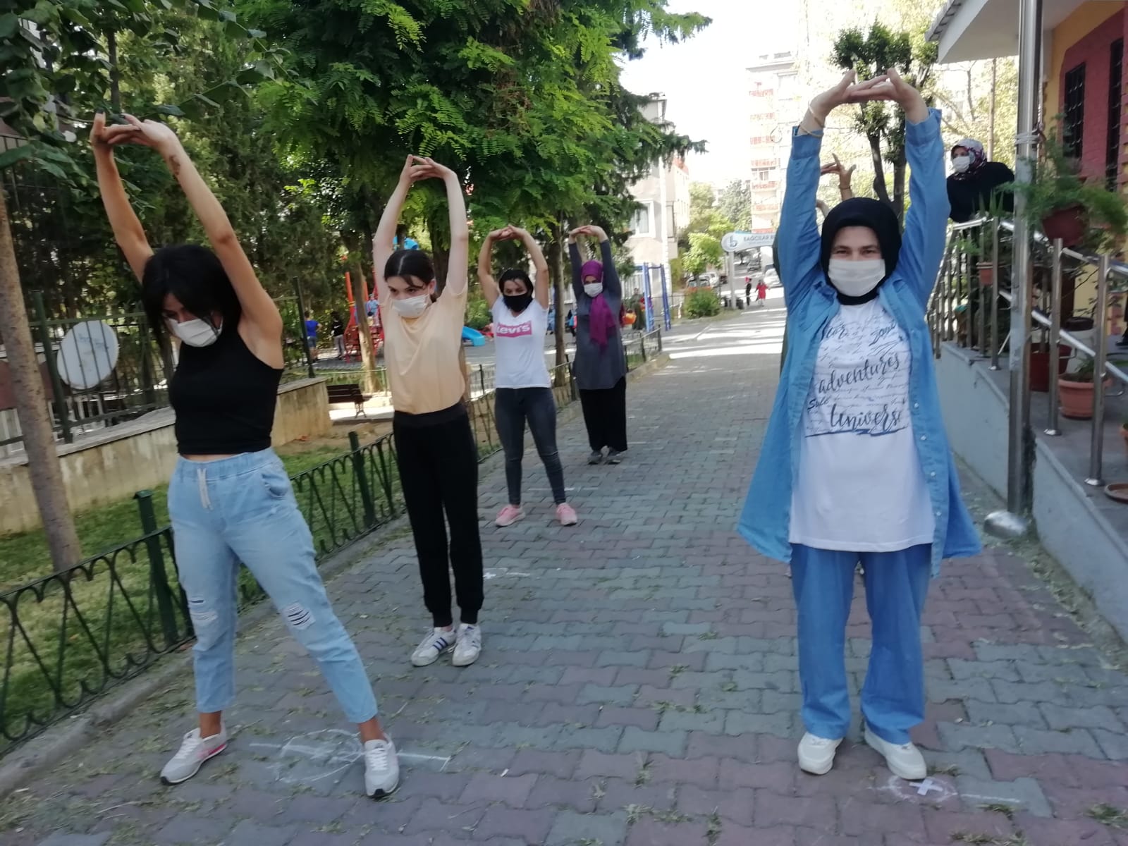Bağcılarlı kadınlar parkları spor alanına çevirdi