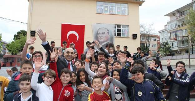 BAKIRKÖY’DE “UZAKTAN EĞİTİME UZAK KALMASINLAR” KAMPANYASI