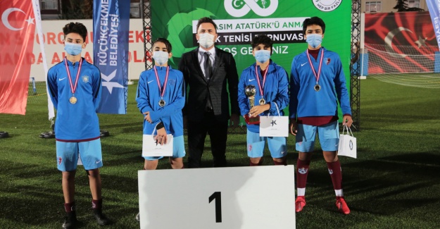 KÜÇÜKÇEKMECE'DE SOSYAL MESAFELİ AYAK TENİSİ TURNUVASI