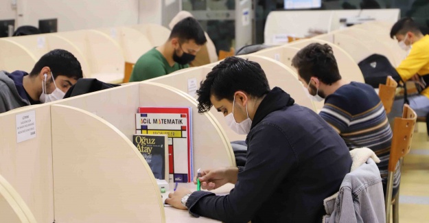 Pandemi döneminde de kütüphane boş kalmıyor