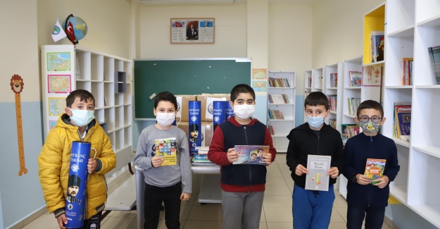 Kartal Belediyesi’nden Hesna Gündeş İlkokulu’na Kitap Bağışı