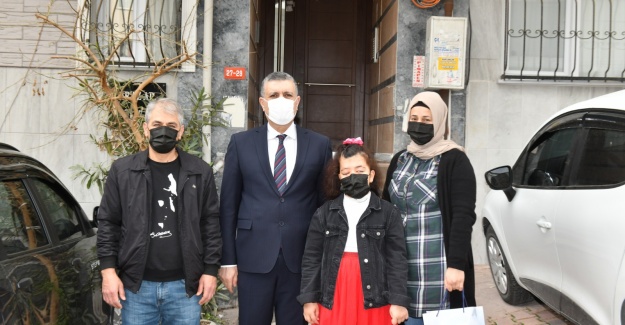 ESENYURT'TA ŞİİR VE RESİM YARIŞMASININ KAZANANLARI ÖDÜLLERİNİ ALDI