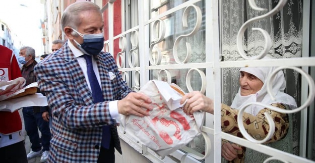 Aydıner Ramazan pidesi dağıttı