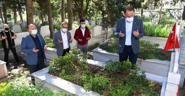Beylikdüzü'nde kabirler duasız kalmadı