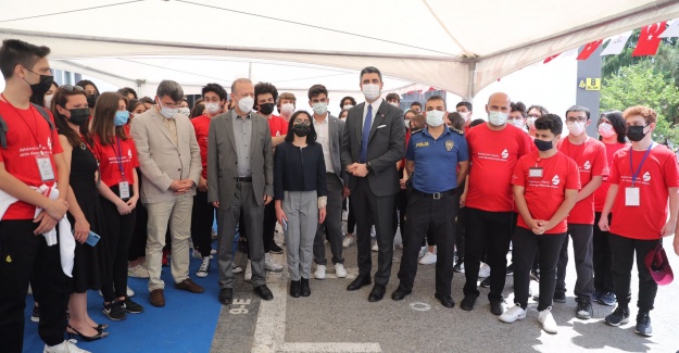Kartallı öğrencilerden örnek davranış