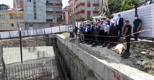 Küfeki taşından yapılacak olan Medine Camii’nin temeli atıldı