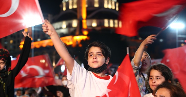Bağcılarlılar demokrasi nöbetinde birlik mesajı