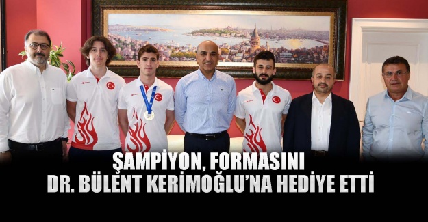Şampiyon formasını DR. BÜLENT KERİMOĞLUNA hediye etti