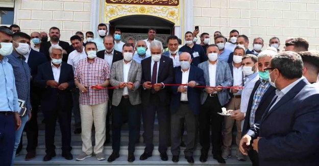 İmam Ali Camii ibadete açıldı