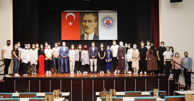Öztekin’den üniversitelilere: ''İş sahada öğrenilir''