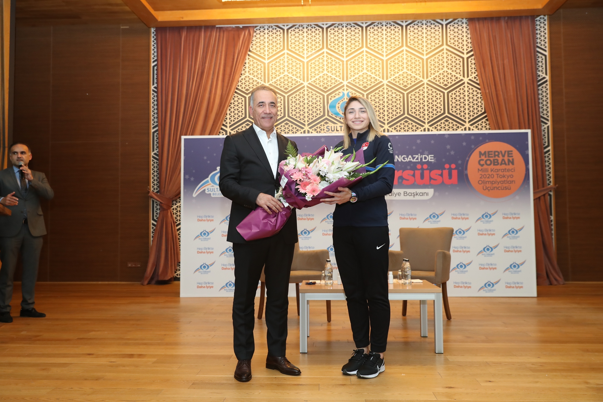 Olimpiyat şampiyonu Sultangazili gençlerle buluştu