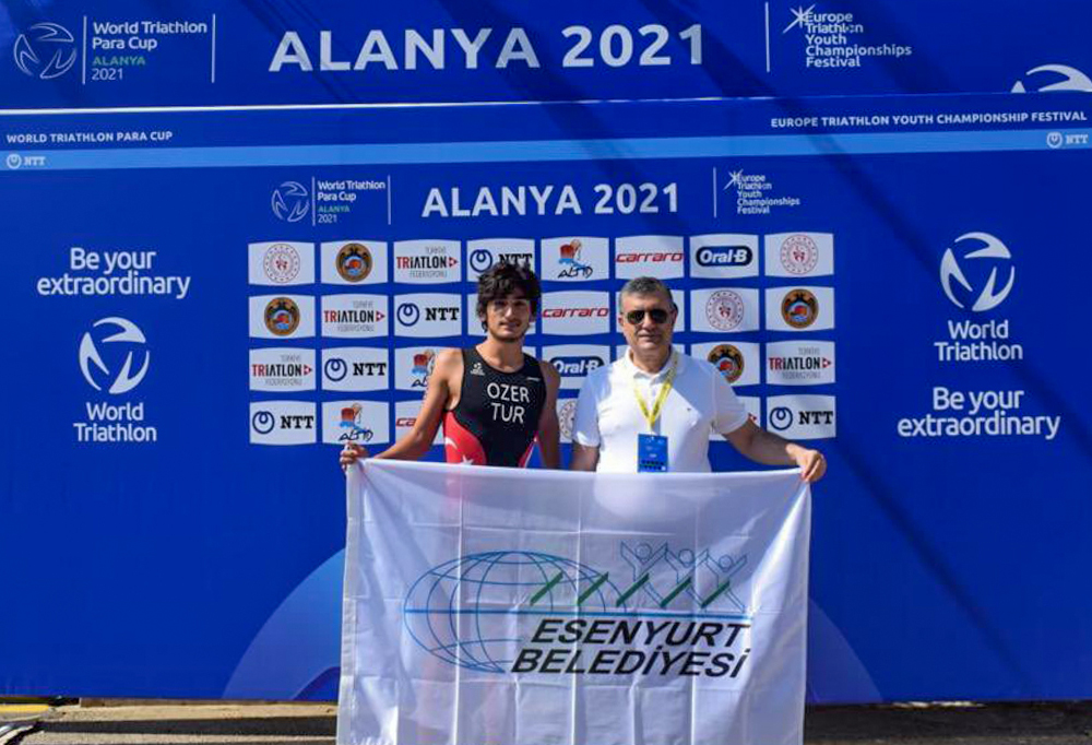 Bozkurt, tarihi başarıyı elde eden Özer’i tebrik etti