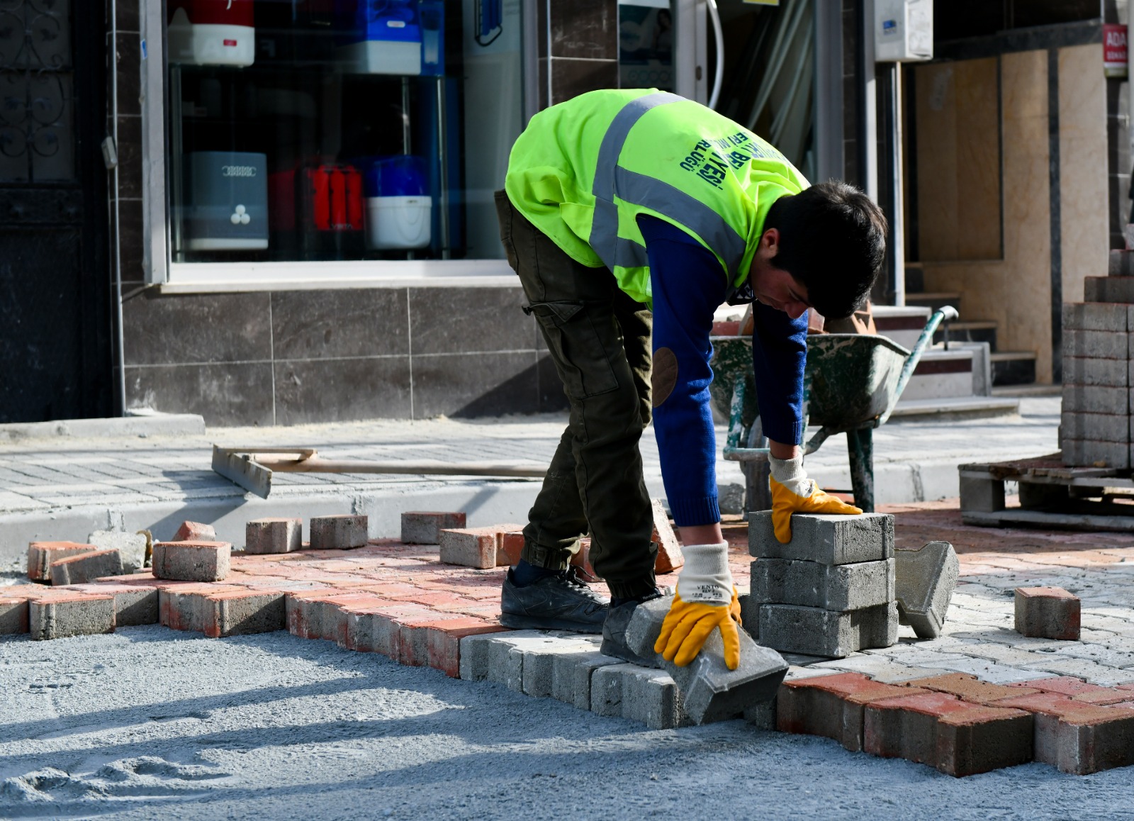 Esenyurt’un sokakları dönüşüyor