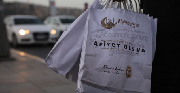 Trafikte kalan sürücülere iftariyelik