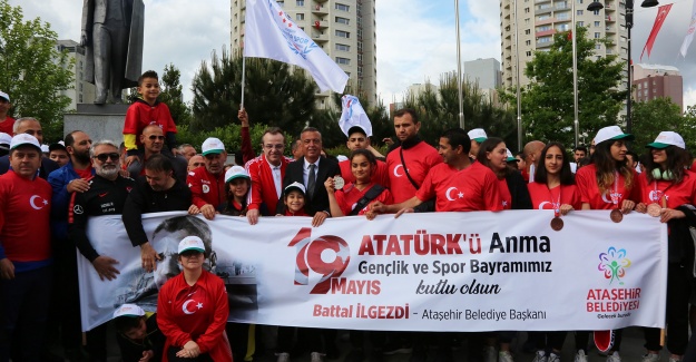 ATAŞEHİR CUMHURİYET MEYDANI 19 MAYIS COŞKUSUYLA DOLUP TAŞTI